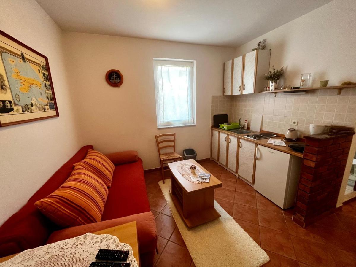 Apartments Maricic Banjol Eksteriør bilde