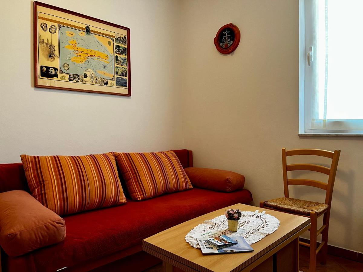 Apartments Maricic Banjol Eksteriør bilde