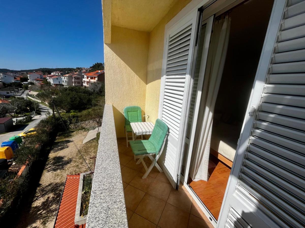 Apartments Maricic Banjol Eksteriør bilde