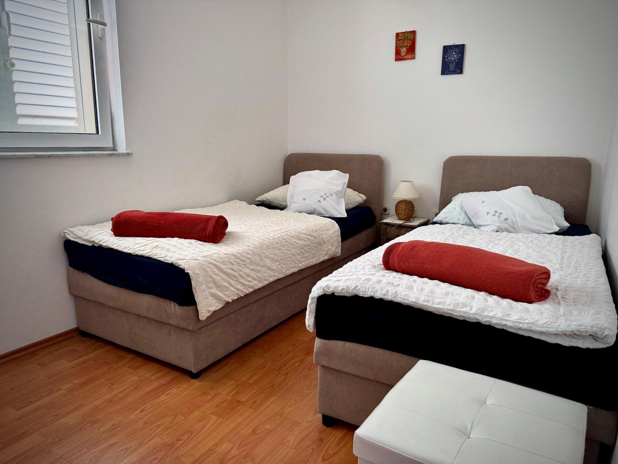 Apartments Maricic Banjol Eksteriør bilde